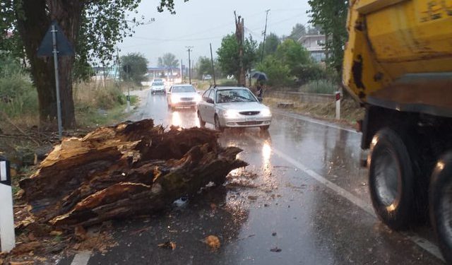 Moti i keq/ Bllokohet një pjesë e aksit Gjirokastër-Kakavijë