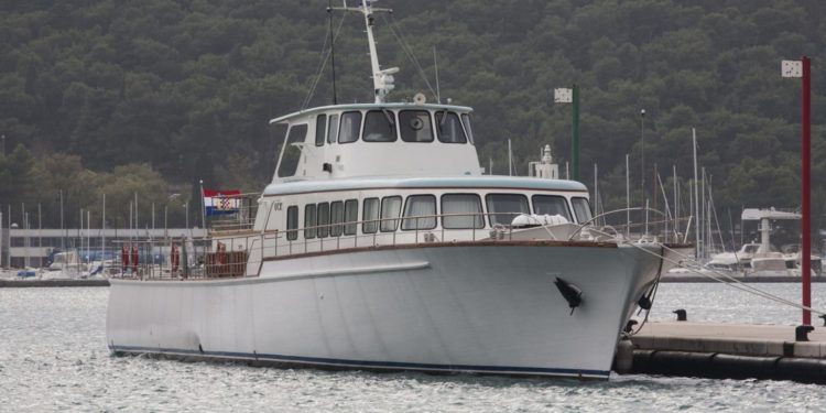 Si mbërriti me jahtin e Titos presidenti kroat, për të takuar Ramën në Himarë. Më pas edhe një vizitë në Gjirokastër