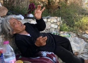 Thirrje për ndihmë/ E moshuara nga fshati Piqeras në gjendje të rëndë, pa strehë dhe e sëmurë (VIDEO)