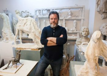 Gjenden donatorët e gjakut për skulptorin gjirokastrit Arben Bajo, nis kurimi nga Covid 19