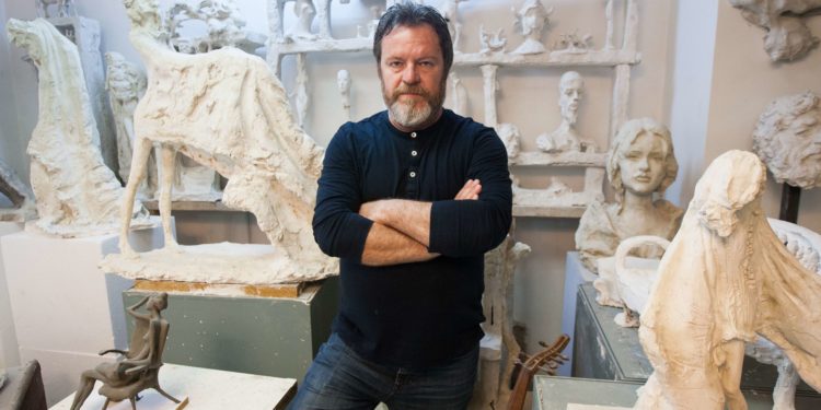 Gjenden donatorët e gjakut për skulptorin gjirokastrit Arben Bajo, nis kurimi nga Covid 19