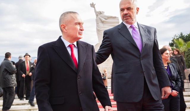 Presidenti Meta ngushëllon familjen Rama për humbjen e nënës dhe gjyshes së tyre