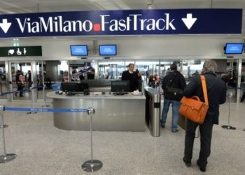 Njoftim i rëndësishëm për shqiptarët që udhëtojnë drejt Italisë, ja rregullat në aeroport