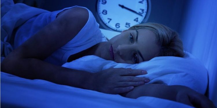 Është vapë dhe nuk flini dot? Këto metoda efektive do ju shpëtojnë