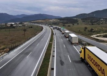 “Mëso Ilir se s’të ka borxh Shqipëria”, Rama replikë Metës: Në Bullgari radha e makinave 25 km, por aty s’doli presidenti të fajësonte qeverinë