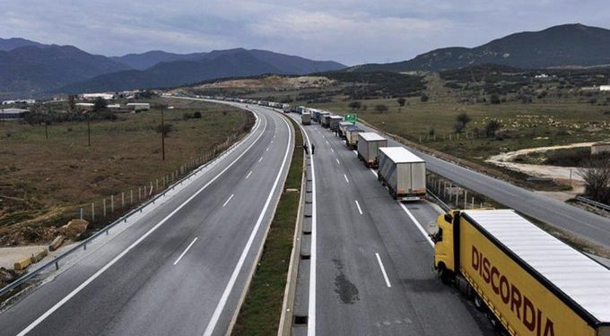 “Mëso Ilir se s’të ka borxh Shqipëria”, Rama replikë Metës: Në Bullgari radha e makinave 25 km, por aty s’doli presidenti të fajësonte qeverinë