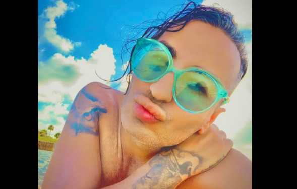 Biznesmeni gay: S’më rruhet nga morrashët e Tepelenës së mbetur plot me fshatarë (FOTO)