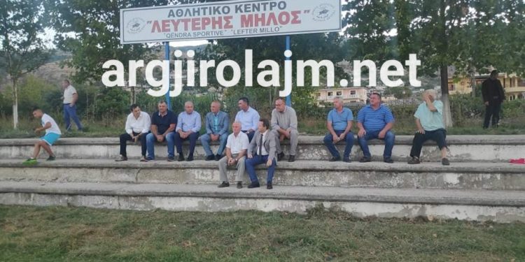 Vangjel Tavo ‘merr në dorë’ axhendën e presidentit Meta në Dropull, lë kryetarin e bashkisë jashtë ceremonisë për Lefter Millon