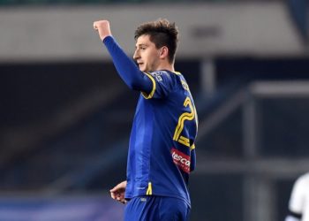 Kumbulla pranë Interit (detajet) – lexo