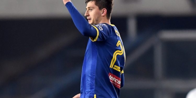 Kumbulla pranë Interit (detajet) – lexo