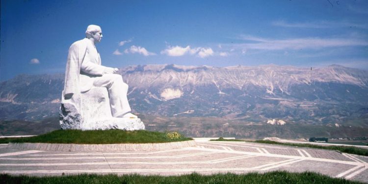 Na fal Enver, ne nuk bëmë dot Shqipëri më të mirë