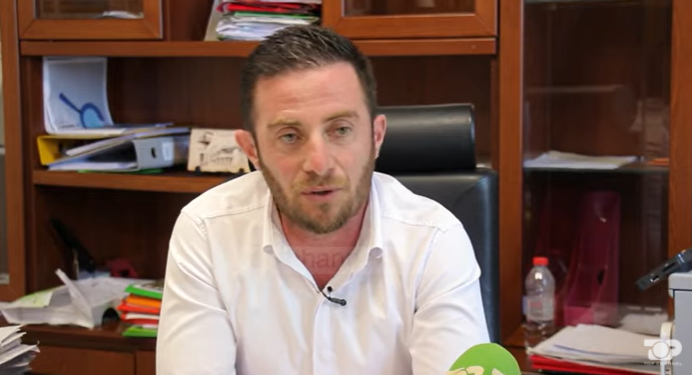 Gjobë nëse qeni juaj shkakton zhurmë e shqetëson komshinjtë, Bashkia Gjirokastër sqaron rregulloren e re (VIDEO)