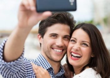 Pse njerëzit bëjnë selfie? Ja disa shpjegime psikologjike që me siguri nuk i keni menduar kurrë