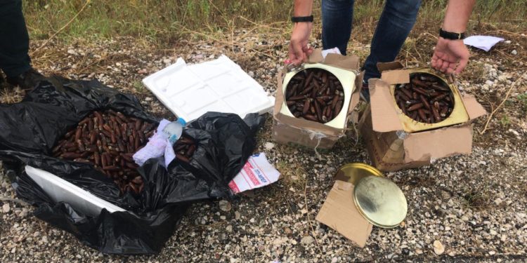 Bllokohen 60 kg dater kontrabandë në Kakavijë, transportohej me furgon pasagjerësh (FOTO)