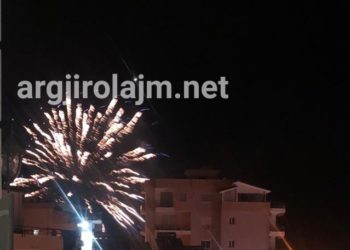 Çfarë po ndodh në Sarandë, qindra fishekzjarre në një orar të pazakontë, alarmohet policia (VIDEO)