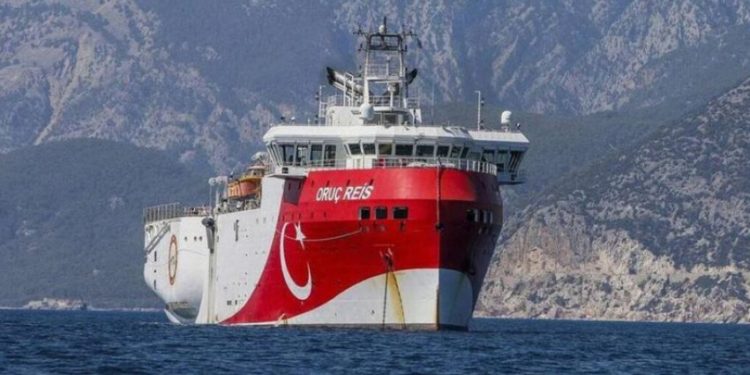 Rikthehen tensionet, Turqia provokon Athinën: Çon anijet e naftës pranë ishujve grekë