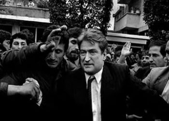 Nga komploti grek për aneksimin e Jugut tek tradhtia e Zhulalit: ‘Shpjegimet’ e Berishës dhe Gazidedes për firmat piramidale, hapjen e depove dhe gjithë ‘97