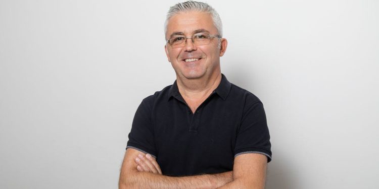 25 ditë i izoluar në dhomën e gjumit, një rrëfim nga Gjirokastra për Covid 19 (Intervista)