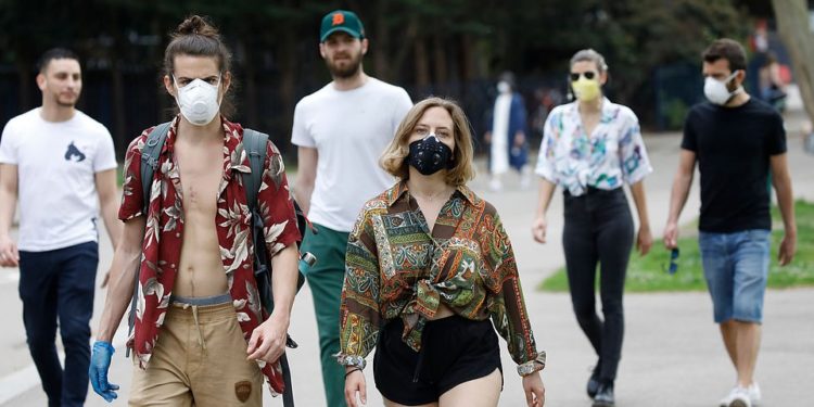 A po ekzagjerohet me koronavirusin? Në Britani vdesin 5 herë më shumë njerëz, nga gripi