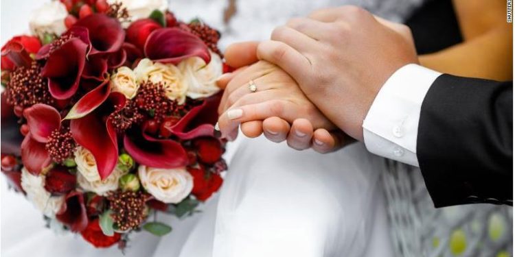 Çiftet çojnë shtetin në gjykatë, duan dasmë me mbi 100 të ftuar