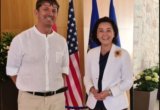 Ambasadorja amerikane nis pushimet në jug të Shqipërisë