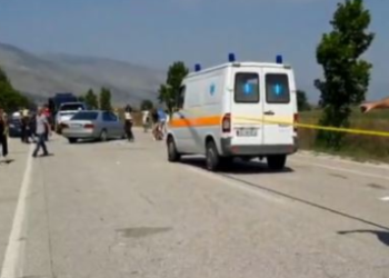 Zyrtare nga policia e Gjirokastrës: Vdes fëmija i përplasur nga autoambulanca në Kakavijë