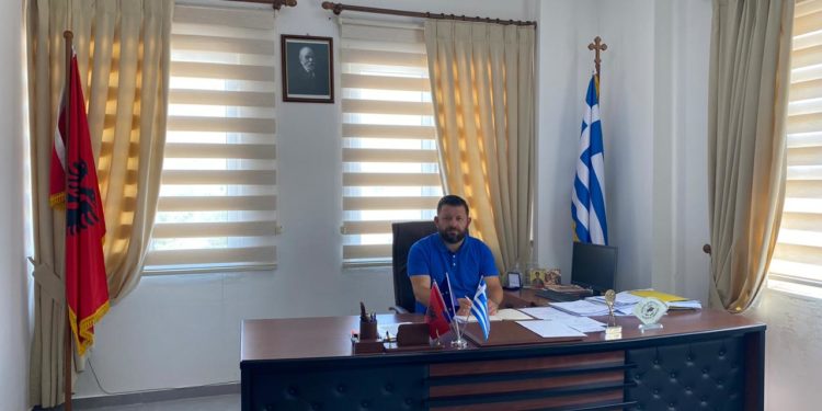 Kryetari i Dropullit i përgjigjet Vangjel Tavos: Keqardhje që Presidenca iu nënshtrua mllefit të një gënjeshtari të dëshpëruar, unë s’kam patur ftesë për ceremoninë e Lefter Millos