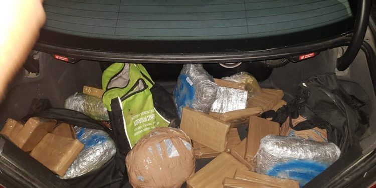 Çantat me drogë drejt Greqisë, një i arrestuar nga Gjirokastra dhe një nga Vlora. Organizatori shpallet në kërkim