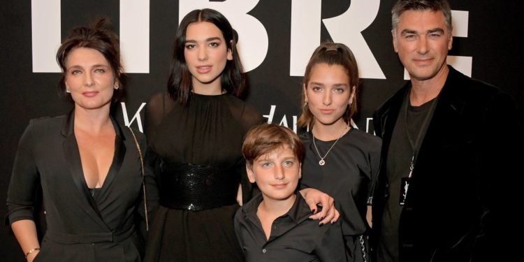 Dua Lipa kujton vuajtjet e familjes: Prindërit e mi gjithmonë ëndërronin të ktheheshin në Kosovë!