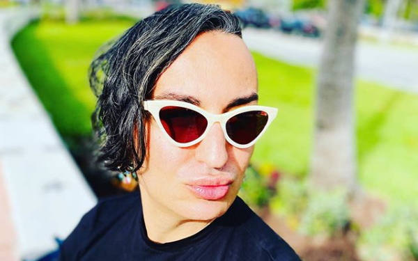 Biznesmeni gay nga Tepelena vlerësohet me çmim: Ky është një ikonë