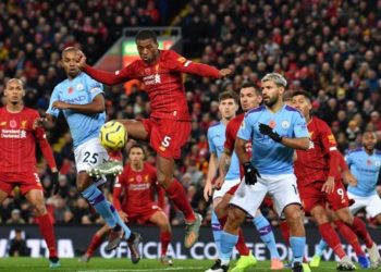 Klubet angleze kundër rregullit të 5 zëvendësimeve, ulet edhe numri i lojtarëve në pankinë