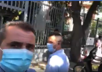 VIDEO/ Shihni ç’po ndodh tek ambasada shqiptare në Athinë