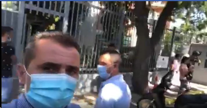 VIDEO/ Shihni ç’po ndodh tek ambasada shqiptare në Athinë