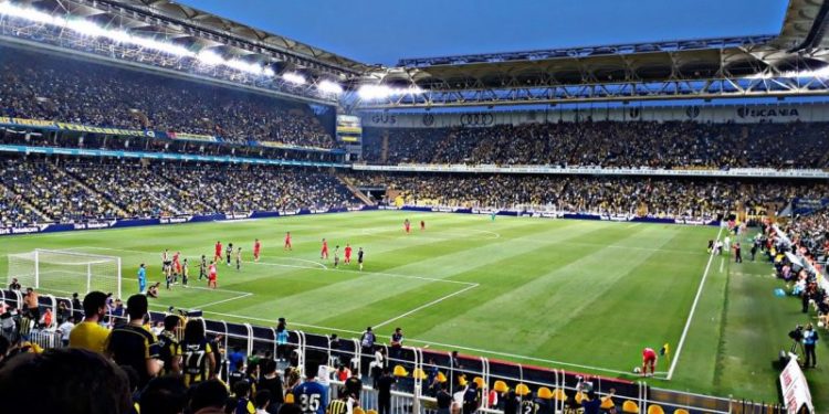 Një tjetër shqiptar drejt Fenerbahçes, gati kalimi në Turqi