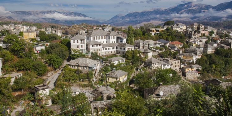 3 raste të reja me Covid në Gjirokastër