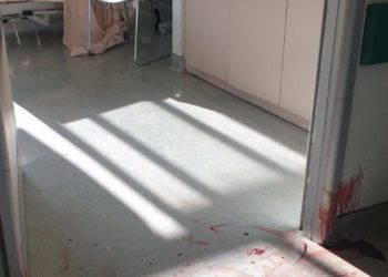 Ngjarje e rëndë në Greqi/ Pacienti shqiptar plagos infermieren me thikë dhe më pas hidhet nga kati i katërt i spitalit (VIDEO)