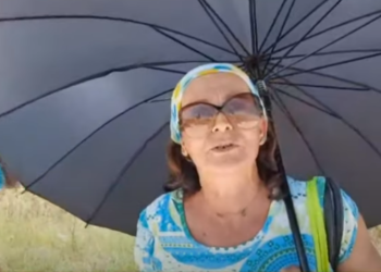 Dëshpërim në Kakavijë/Gruaja niset në këmbë drejt kufirit: Atje na thonë shqiptarë, këtej na thonë grekë