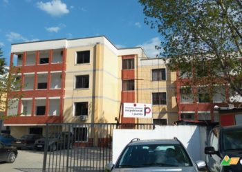 Sherr në zyrat e Inspektoratit të Punës, aktivistët ngrihen në protestë (VIDEO)