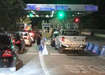 FOTOLAJM/ Kalojnë makinat e fundit në Kakavijë, mbaron makthi i 4 ditëve për emigrantët