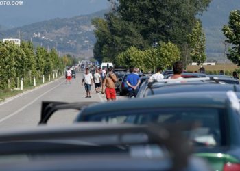 “Drama e këtij vendi nuk është radha në kufi o të mjerë, por ikja nga vendi. Ikje, ikje, vetëm ikje 30 vjet plot”