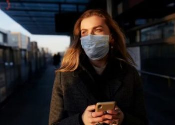 Pse disa njerëz e fshehin që kanë Covid-19