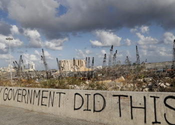Protesta të dhunshme në Liban pas shpërthimit katastrofik, dorëhiqet qeveria