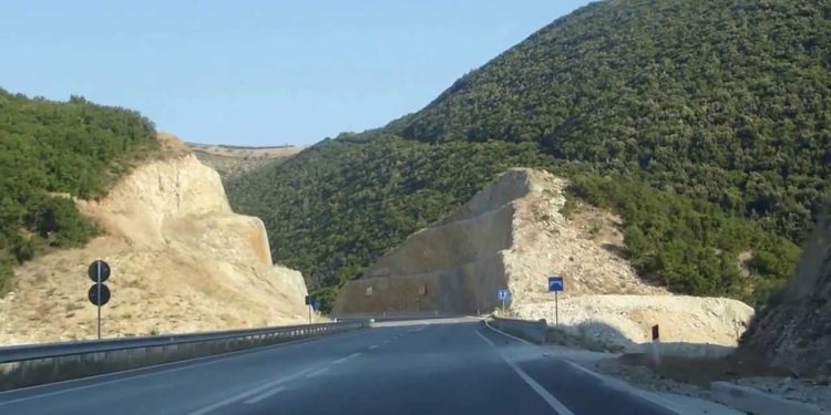 144 aksidente vetëm në gusht, Levan-Tepelenë një ndër akset problematike