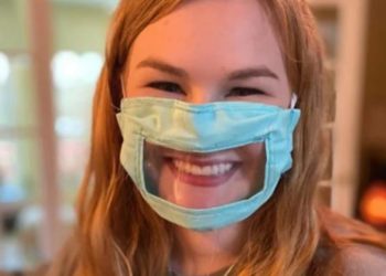 FOTO/ Në Itali, mësuesit do mbajnë maska transparente