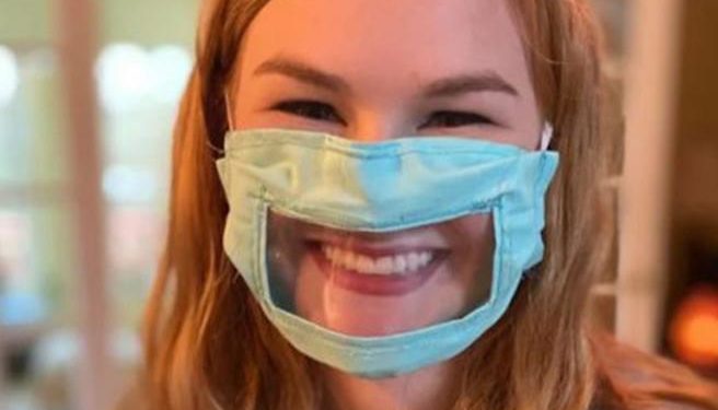 FOTO/ Në Itali, mësuesit do mbajnë maska transparente