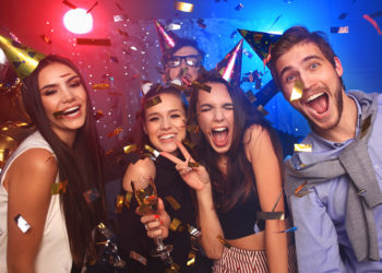 Thirrje OBSH: Të rinjtë të kufizojnë festat, për të frenuar virusin