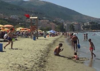 Gjendet i pajetë një person në plazhin e Vlorës, dyshohet se është mbytur