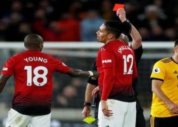 Merret vendimi drastik në futboll: Kush kollitet para kundërshtarit, merr karton të kuq