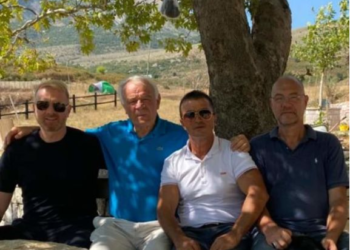 Igli Tare rikthehet në vendlindjen e tij, në Nivicë të Tepelenës (FOTO)