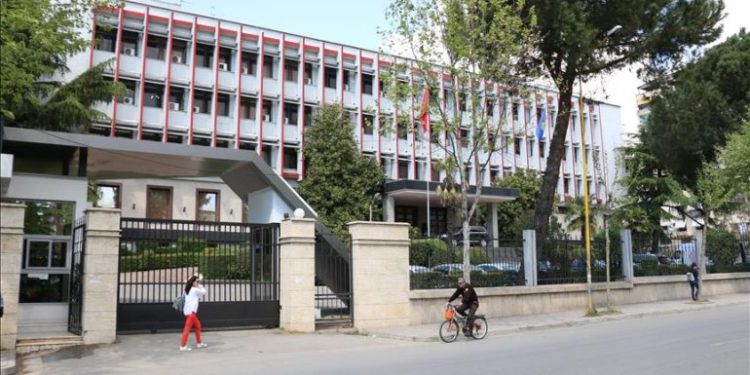 Kaosi në Kakavijë, reagon sërish Ministria e Jashtme: Jemi në kontakt me palën greke, presim që testimet për Covid 19 të vijojnë edhe gjatë natës